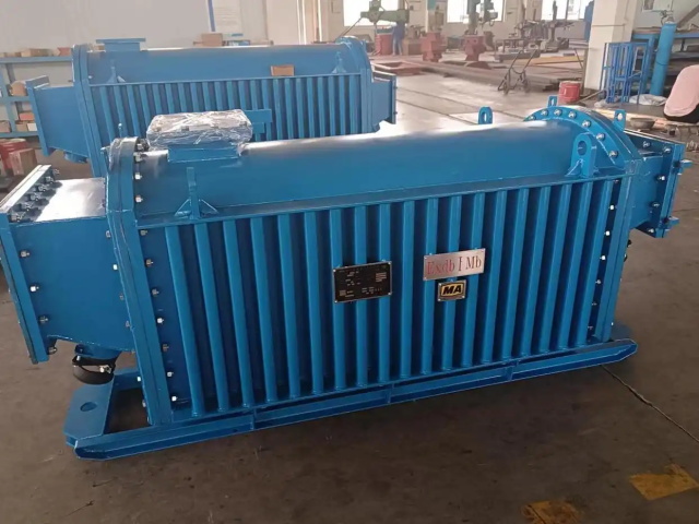 Mining Transformer with Fast Heat Dissipation System